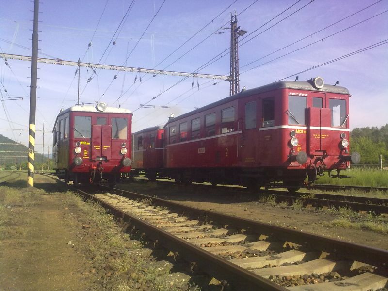 Most, pjezd motoru s vlekem od Chomutova