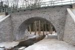 Čerstvě opravený mostek přes Hadovku