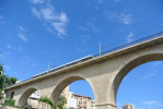 Ve městě La Vila Joiosa jezdí linka L1 po původním železničním mostě