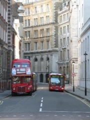 Star routemaster spolu s novm kolegou v jednosmrce