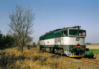 751.088-8 se soupravou ve &#154;t&#236;rkovnch na Ska&#154;ov&#236;.(11.07.2006)