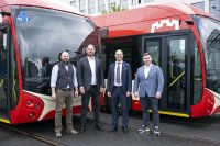 Delegace VVT pi prohldce trolejbus v Plzni.