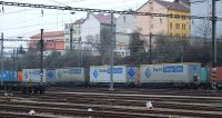 Čtverice návěsů na vlaku Nex 50500 v Praze-Libni.