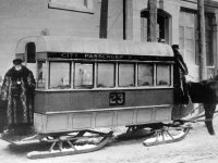 "Zimní tramvaj" v ulicích Montrealu zhruba v roce 1877.
