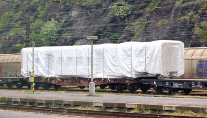První zásilka z Vítkovic do Plzně v Berouně, jako ochranné jsou řazeny vozy Smmps.
