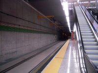 Podzemní stanice cercanías u terminálu T-4 letiště Barajas.