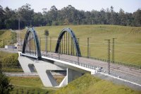Obloukový most Rego das Lamas přes dálnici AP-53.