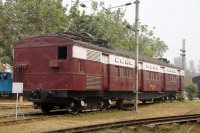 Jeden z prvních předměstských vozů z bombajské aglomerace z 20. let, označený ještě iniciálami dráhy Bombay, Baroda & Central India (B.B. & C.I.), vystavený v železničním muzeu v hlavním městě Indie, Novém Dillí.