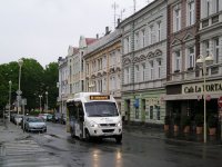 Husovo náměstí před křižovatkou třídy 9. května s ulicí Havlíčkovou.