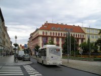Pohled z Masarykova náměstí třídou 9. května směrem ke Křižíkovu náměstí.