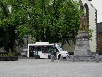 Původní poloha zastávky Žižkovo náměstí přímo pod pomníkem Jana Žižky z Trocnova.