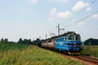 Vn 47542 vezl 27. 7. 2012 kromě soupravy "uhláků" také stroje 230.087+081. V čele u Jarošova nad Nežárkou činné 240.060+047.