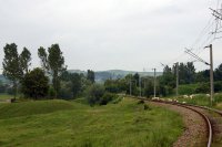 Poetické vedení původní trasy lokálky v podhůří Karpat u zastávky Solonet.