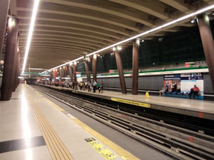 Konečná stanice Vicente Valdés (přestup na linku 4).