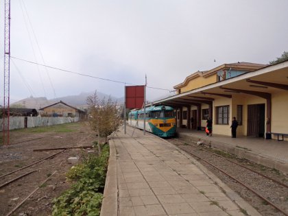 Osobní vlak po příjezdu do Constitución.