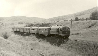 Lokomotiva TU2-072 s vozy Pafawag.