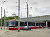 Stá tramvaj ForCity v pražských ulicích